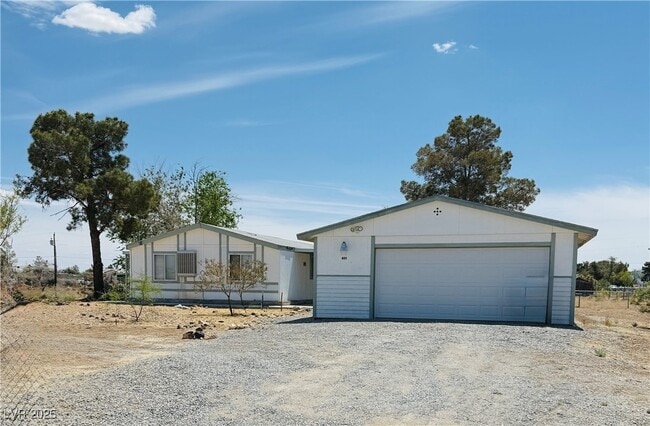 property at 801 E Clementine St