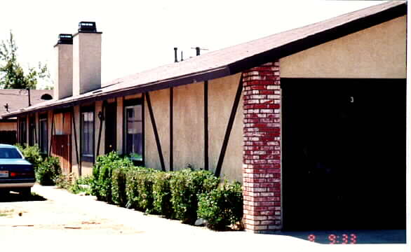 15415 Tonekai Rd in Apple Valley, CA - Building Photo - Building Photo