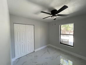 1047 Goldenrod Rd-Unit -Unit D in Wellington, FL - Foto de edificio - Building Photo
