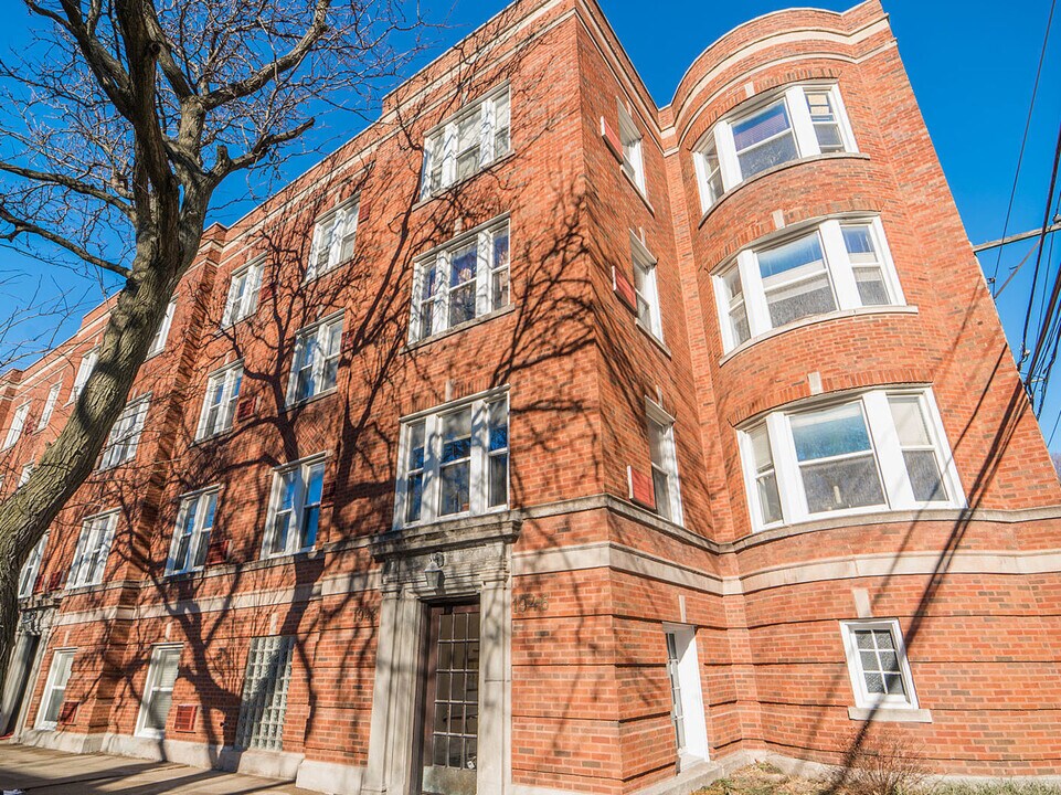1946 W Patterson Ave in Chicago, IL - Building Photo