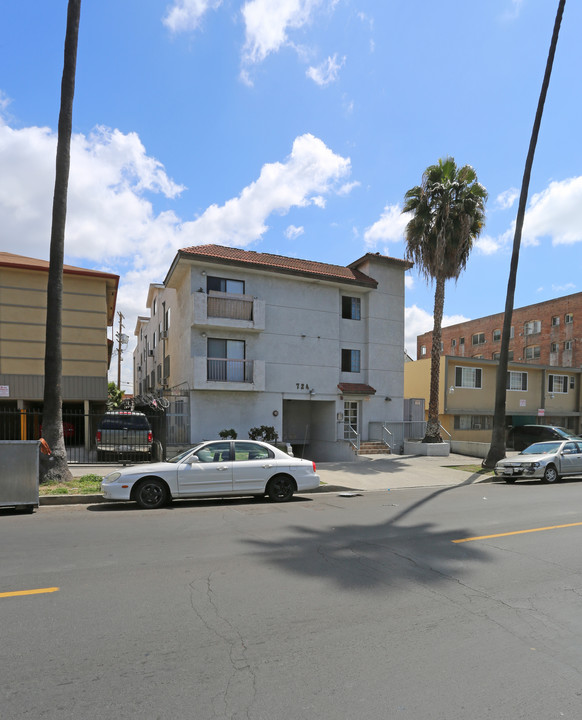 724 S New Hampshire Ave in Los Angeles, CA - Foto de edificio
