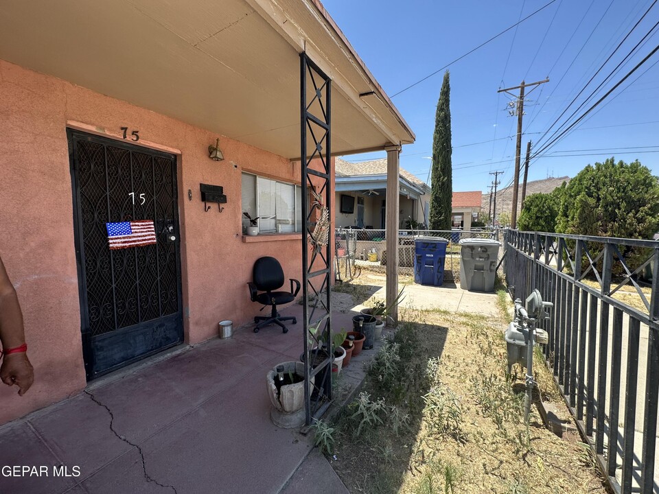 75 N Eucalyptus St in El Paso, TX - Building Photo