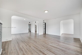 1736 SW 9th St in Miami, FL - Building Photo - Building Photo