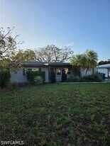 5521 Granada Rd in Ft. Myers, FL - Building Photo