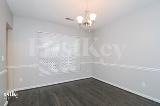 4807 Jessup Grove Rd in Greensboro, NC - Foto de edificio - Building Photo