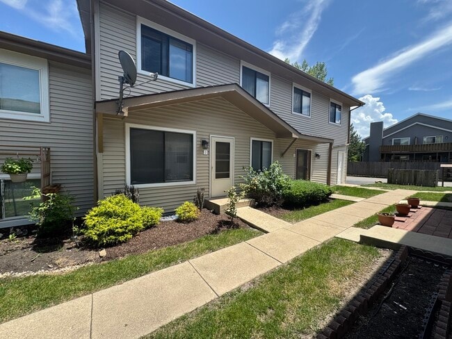 property at 29W529 Winchester Cir S Unit 2