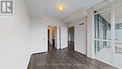 525 Wilson Ave in Toronto, ON - Building Photo - Building Photo