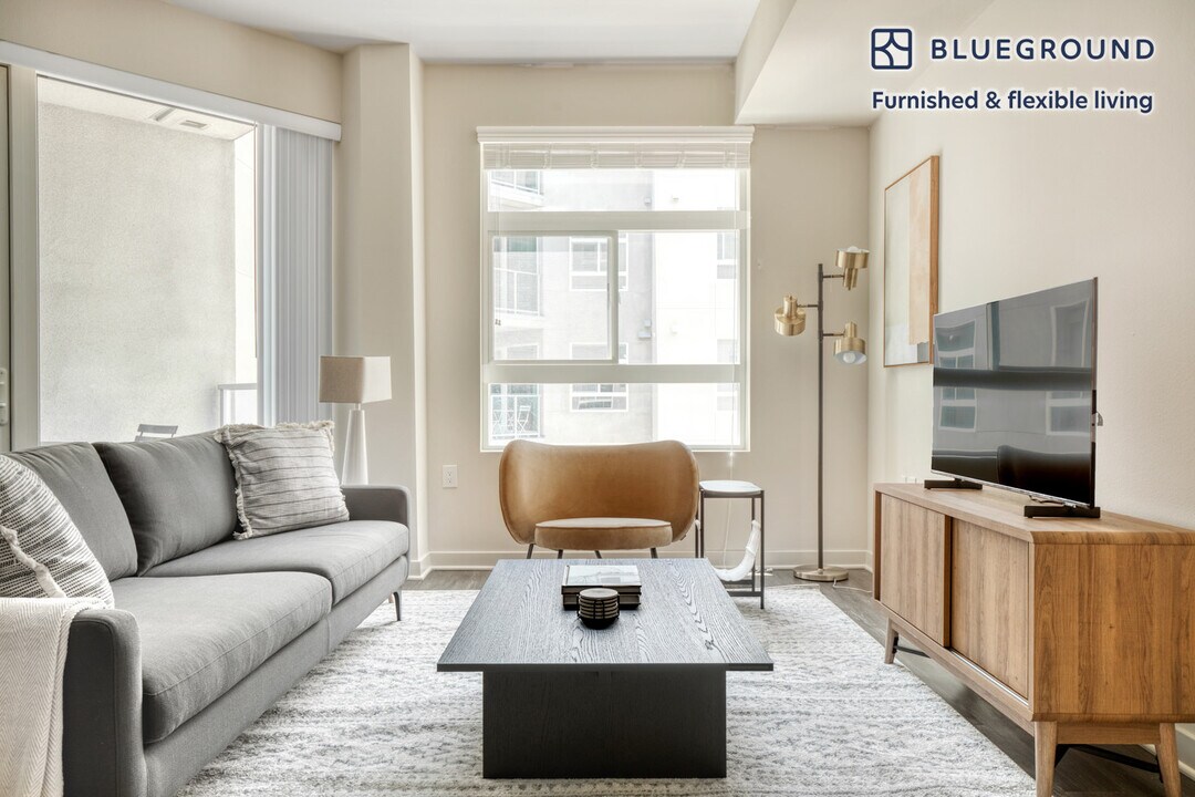 6041 Variel Ave-Unit -FL5-ID833 in Los Angeles, CA - Building Photo