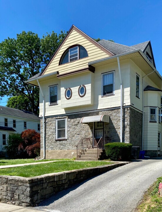 214 W Garfield Ave, Unit 3 in Norwood, PA - Building Photo