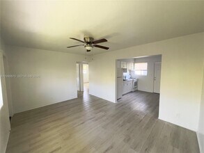 404 SW 5th Ave in Hallandale Beach, FL - Building Photo - Building Photo