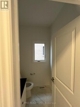 1544 Buttercup Ct in Milton, ON - Building Photo - Building Photo