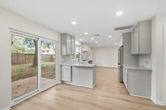 2301 Marys Creek Ct in Pearland, TX - Building Photo - Building Photo