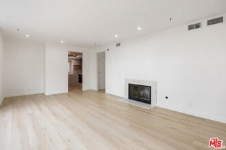 2222 Neilson Wy in Santa Monica, CA - Foto de edificio - Building Photo