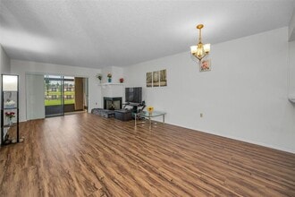 103 Lakeview Pl in Oldsmar, FL - Building Photo - Building Photo