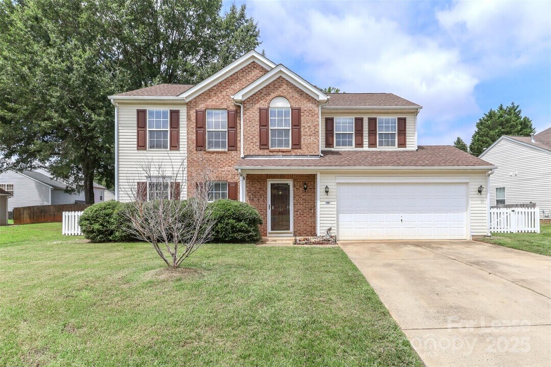 109 Pleasant Grove Ln in Mooresville, NC - Building Photo