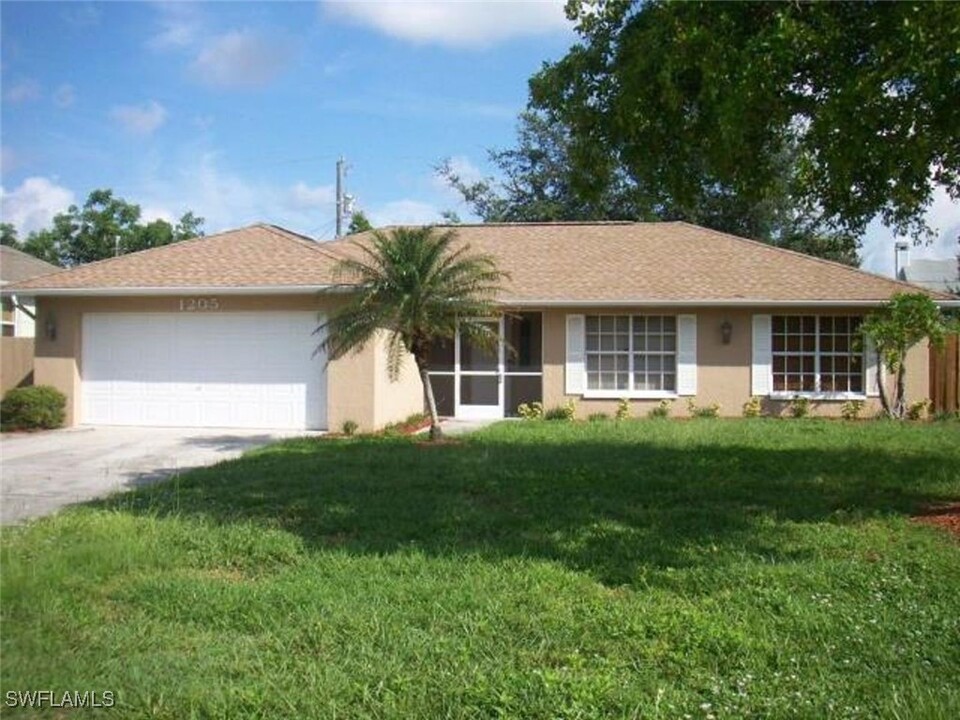 1205 SW 7th Terrace in Cape Coral, FL - Building Photo