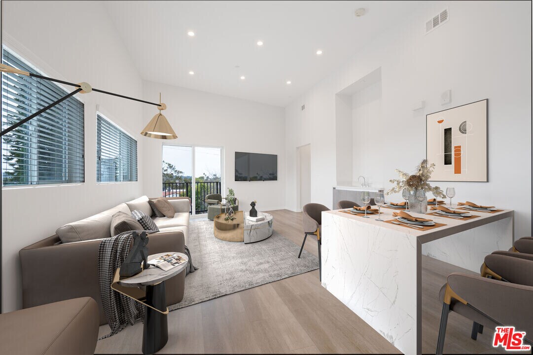 8532 Cashio St in Los Angeles, CA - Building Photo