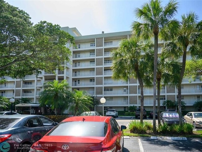 3080 N Course Dr in Pompano Beach, FL - Building Photo - Building Photo