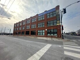 2032 N Clybourn Ave in Chicago, IL - Building Photo