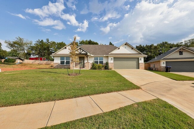 1205 Magnolia Dr in Noble, OK - Building Photo - Building Photo