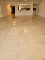 10660 Wilshire Blvd, Unit 309 in Los Angeles, CA - Building Photo