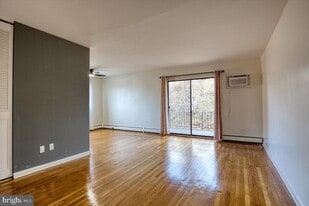 1016 W Baltimore Pike in Media, PA - Building Photo