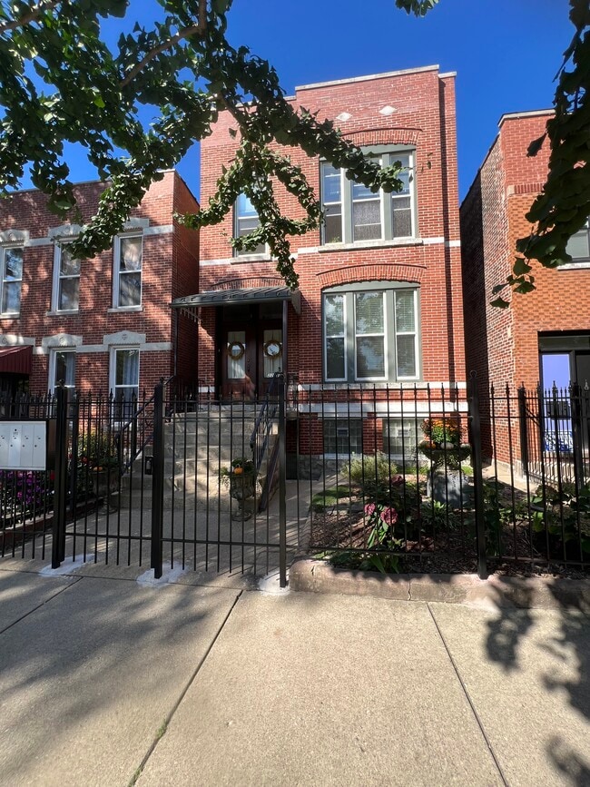 2234 W Erie St, Unit Ukrainian Village Apt, Unit Ukrainian Village Apt
