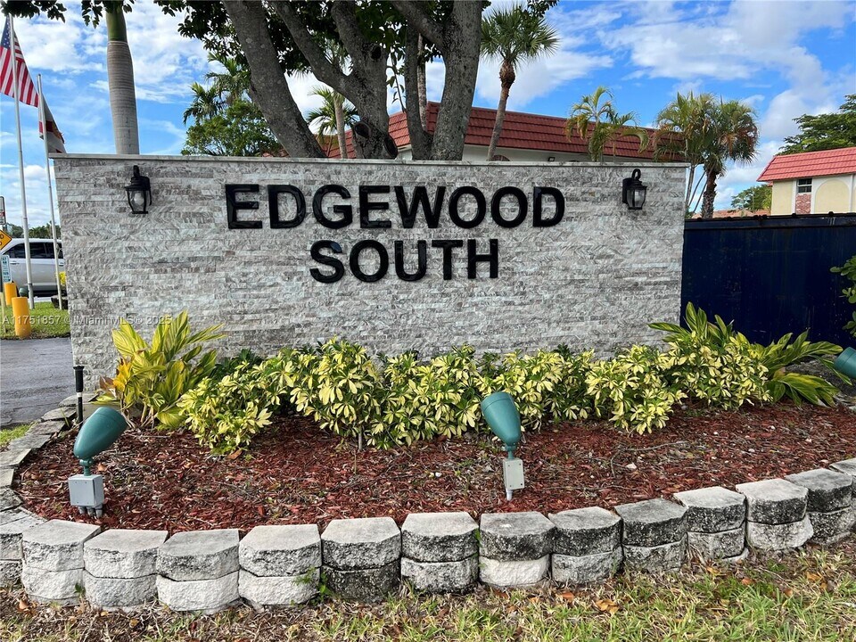 22785 SW 66th Ave in Boca Raton, FL - Building Photo