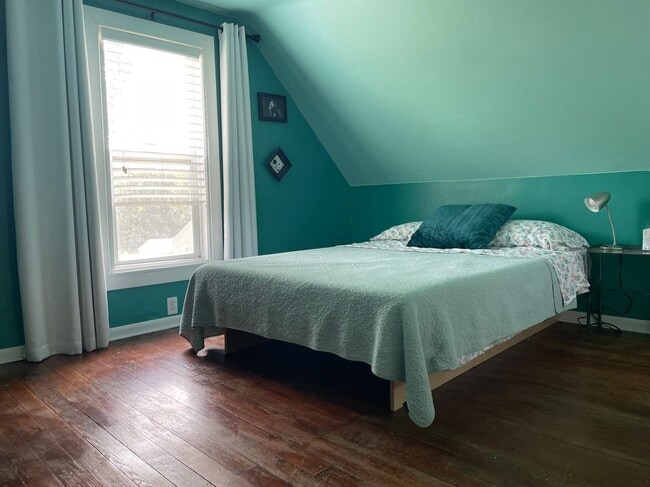 2462 S 38th Ave in Omaha, NE - Building Photo - Building Photo