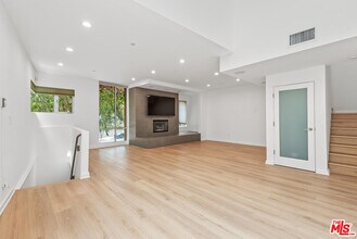 900 N W Knoll Dr in West Hollywood, CA - Building Photo - Building Photo
