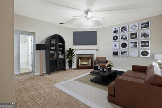 214 Southwind Ln in Newnan, GA - Foto de edificio - Building Photo
