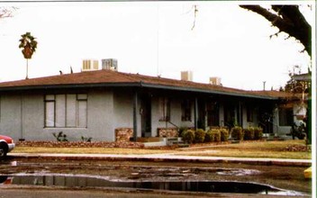 Petty Manor in Ceres, CA - Foto de edificio - Building Photo