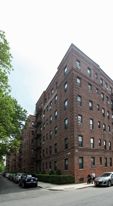 36-35 167th St in Flushing, NY - Foto de edificio