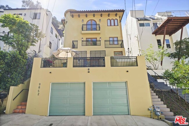 9842 Portola Dr in Beverly Hills, CA - Building Photo - Building Photo