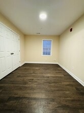 1150 Cross Creek Cir in Greenville, NC - Foto de edificio - Building Photo