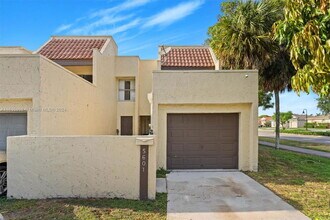 5601 NW 18th St in Lauderhill, FL - Building Photo - Building Photo