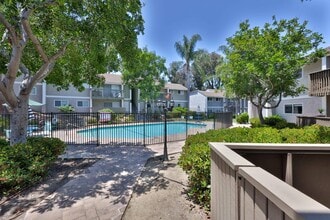 6333 College Grove Way in San Diego, CA - Building Photo - Building Photo