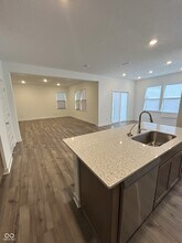 7545 Fallsworth Dr in Avon, IN - Foto de edificio - Building Photo