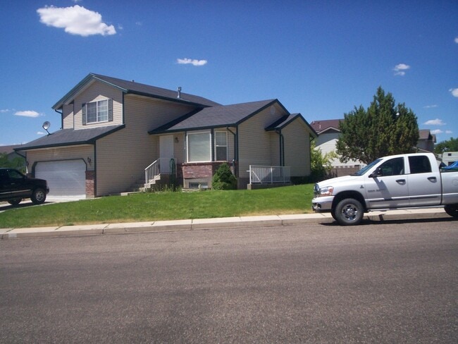 property at 461 E Cobblecreek Dr