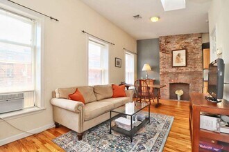 206 Christopher Columbus Dr in Jersey City, NJ - Building Photo - Building Photo