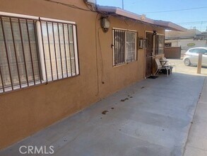 15530 Hesperia Rd in Victorville, CA - Foto de edificio - Building Photo