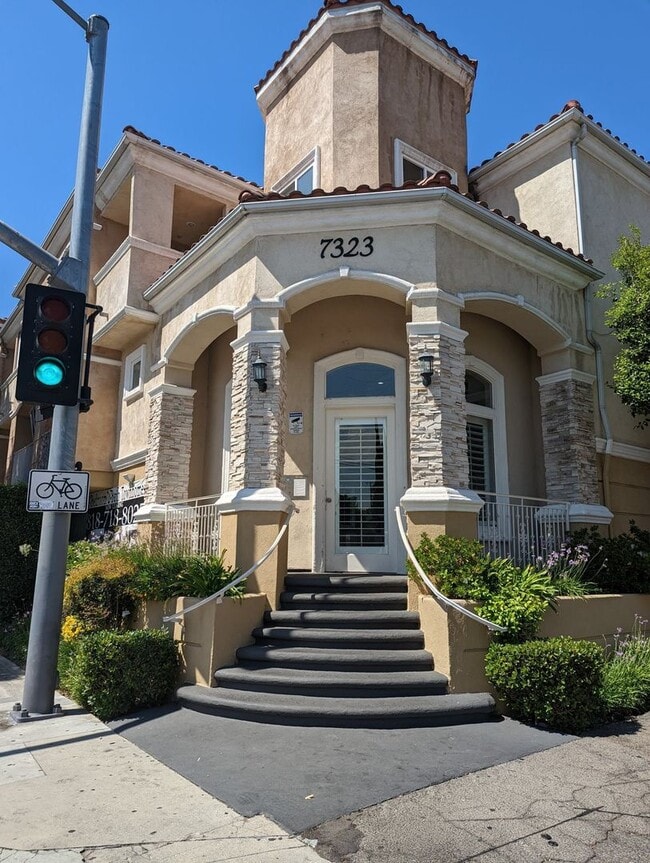 7323 Winnetka Ave in Los Angeles, CA - Building Photo - Building Photo