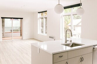 Harrison South in Seattle, WA - Building Photo - Building Photo