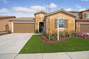 837 Maine Ave in Clovis, CA - Building Photo