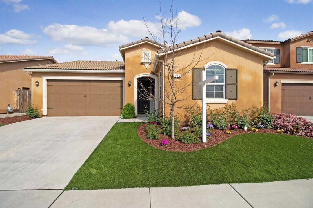 837 Maine Ave in Clovis, CA - Building Photo