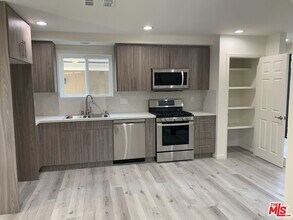 2700 Los Olivos Ln in Montrose, CA - Building Photo - Building Photo