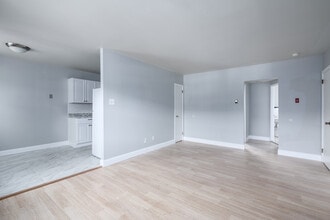 Morrisville Meadows in Morrisville, PA - Building Photo - Interior Photo