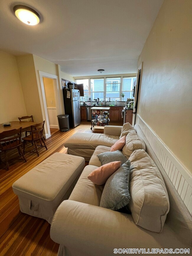 332 Beacon St, Unit 2 in Somerville, MA - Building Photo - Building Photo