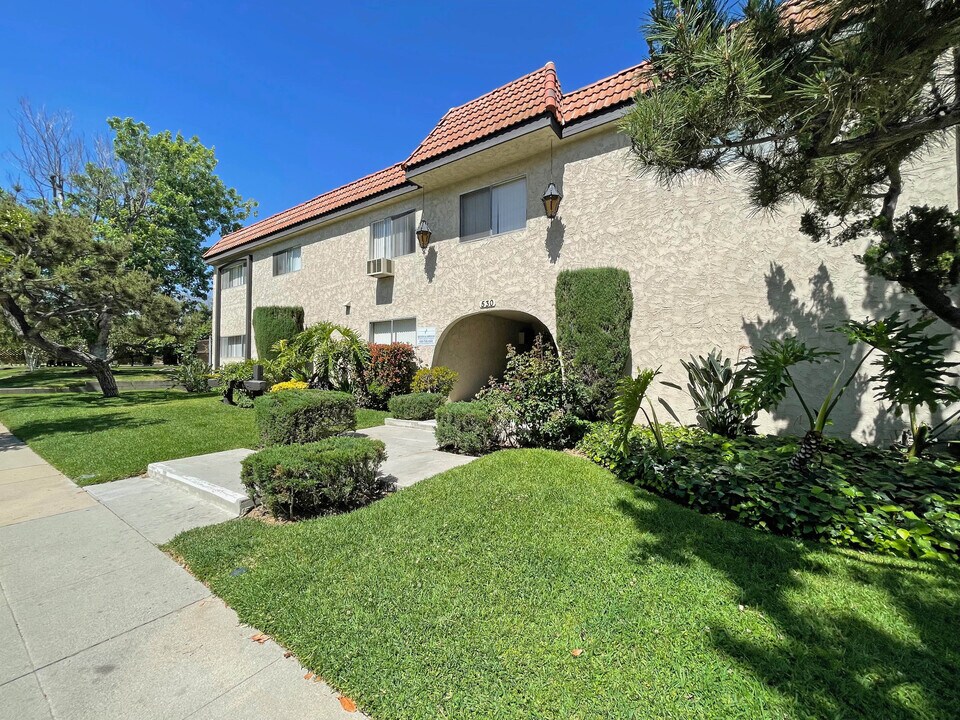 530 N Wilson Ave in Pasadena, CA - Building Photo