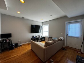 4057 W Melrose St, Unit 2 in Chicago, IL - Building Photo - Building Photo